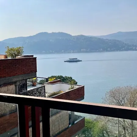 Apartment Attico 180° - With Stunning Lake View And Pool Angera